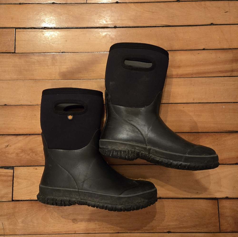 Bogs sz 5 youth black winter boots